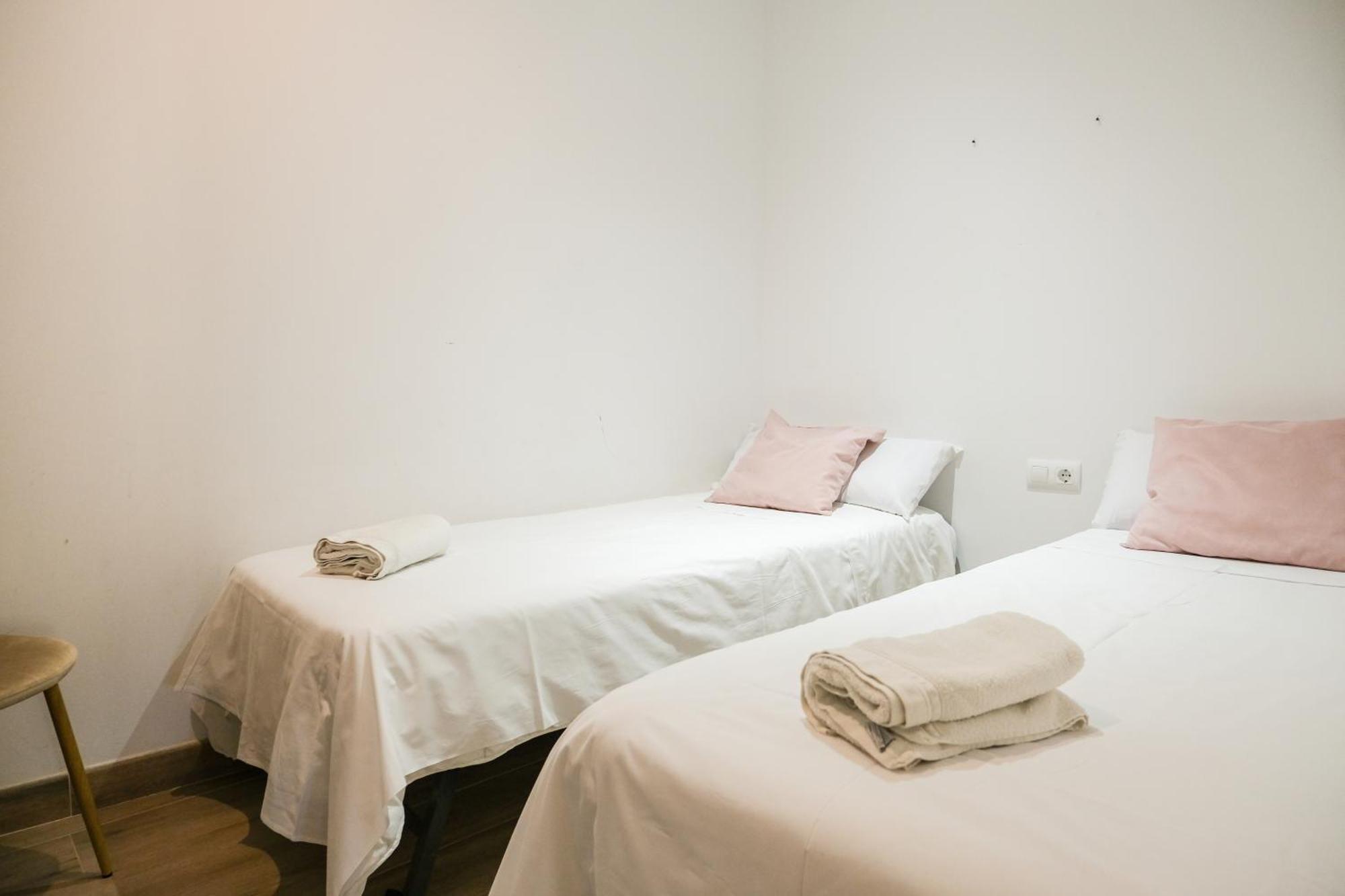 Ganganell Centre Apartamento Con Patio เบซาลู ภายนอก รูปภาพ