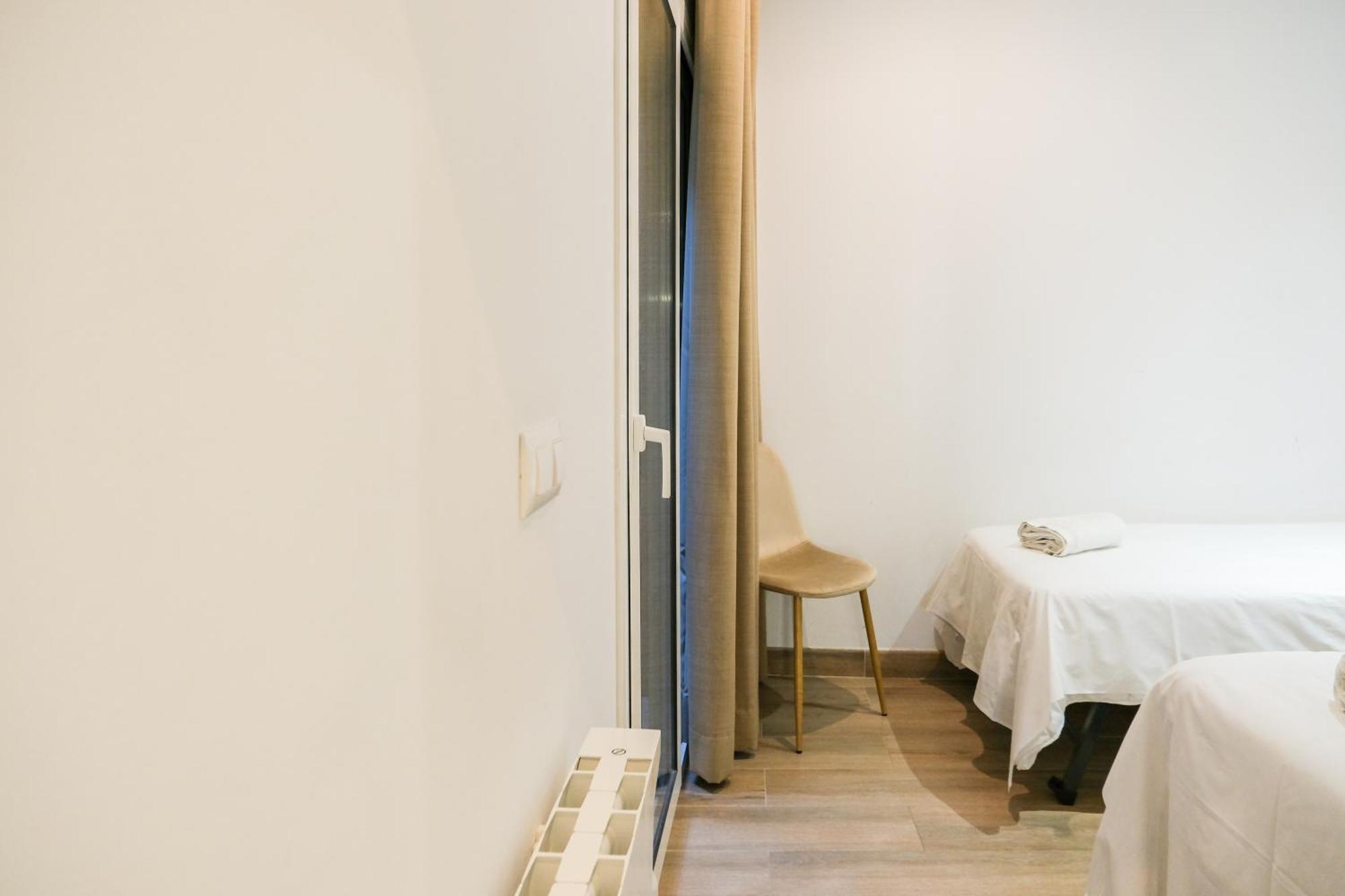 Ganganell Centre Apartamento Con Patio เบซาลู ภายนอก รูปภาพ