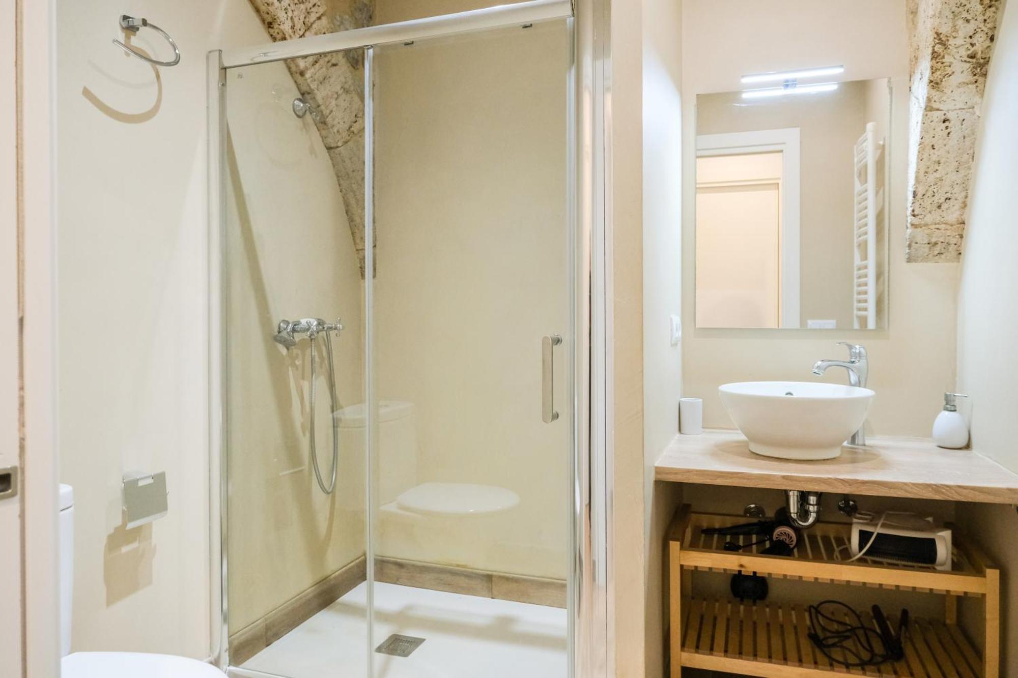 Ganganell Centre Apartamento Con Patio เบซาลู ภายนอก รูปภาพ