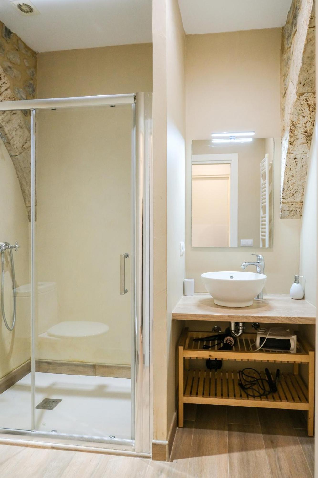 Ganganell Centre Apartamento Con Patio เบซาลู ภายนอก รูปภาพ